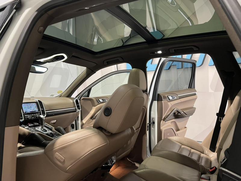 Photo 15 de l'offre de PORSCHE CAYENNE 3.0D V6 Tiptronic S BVA à 22990€ chez VL Auto