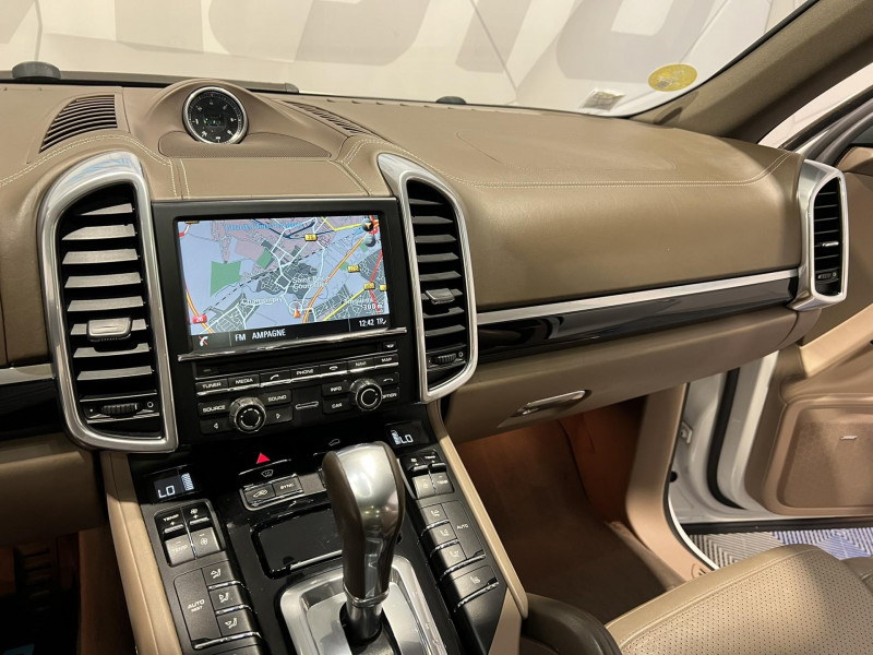Photo 12 de l'offre de PORSCHE CAYENNE 3.0D V6 Tiptronic S BVA à 22990€ chez VL Auto