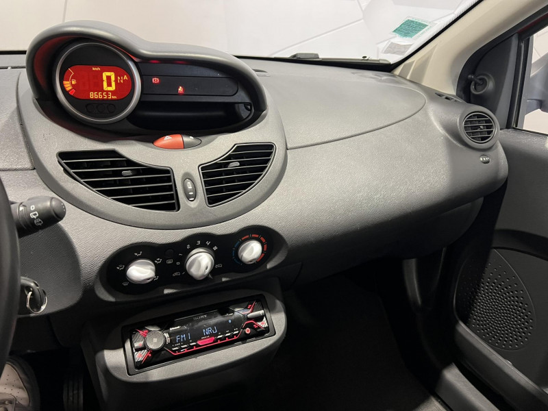 Photo 12 de l'offre de RENAULT TWINGO 1.2 16v 75 eco2 Dynamique Quickshift à 7490€ chez VL Auto