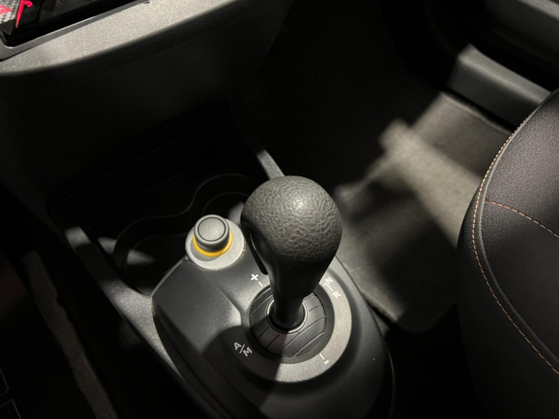 Photo 14 de l'offre de RENAULT TWINGO 1.2 16v 75 eco2 Dynamique Quickshift à 7490€ chez VL Auto