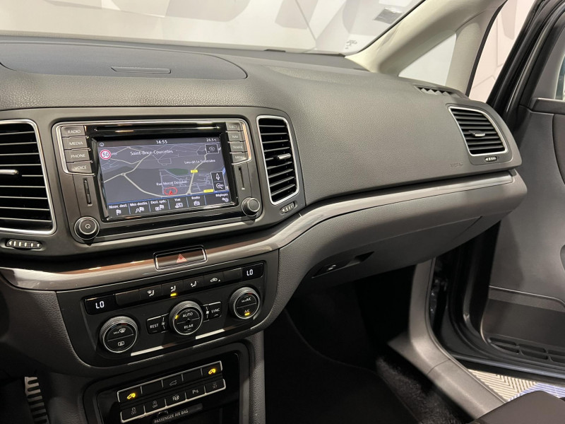 Photo 12 de l'offre de VOLKSWAGEN SHARAN 2.0 TDI 150 BlueMotion Technology DSG6 Allstar 7 Places à 21990€ chez VL Auto
