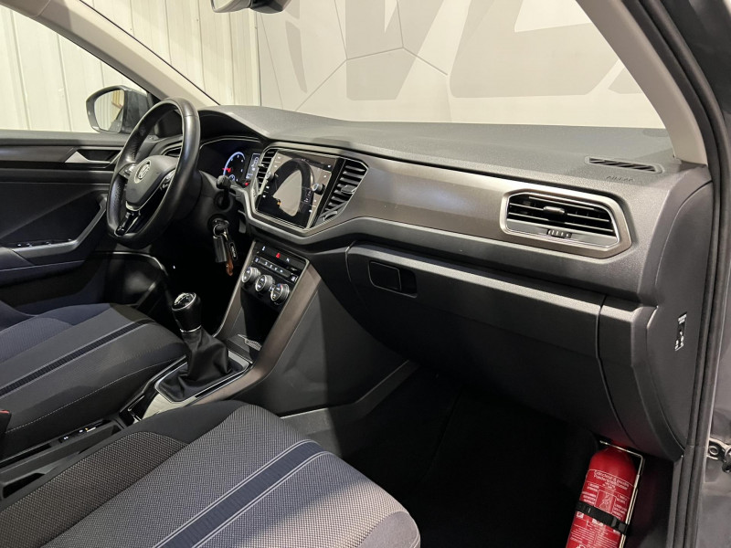 Photo 8 de l'offre de VOLKSWAGEN T-ROC 1.6 TDI 115 Start/Stop BVM6 Lounge à 18490€ chez VL Auto
