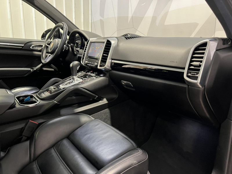 Photo 8 de l'offre de PORSCHE CAYENNE 3.0 V6 416 ch S E-Hybrid Tiptronic BVA à 39990€ chez VL Auto