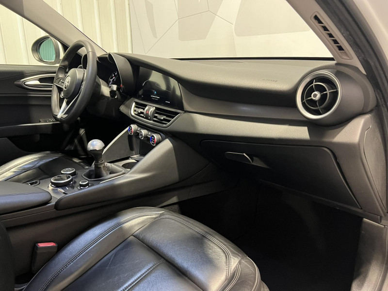 Photo 8 de l'offre de ALFA ROMEO GIULIA 2.2 180 ch Super à 16990€ chez VL Auto