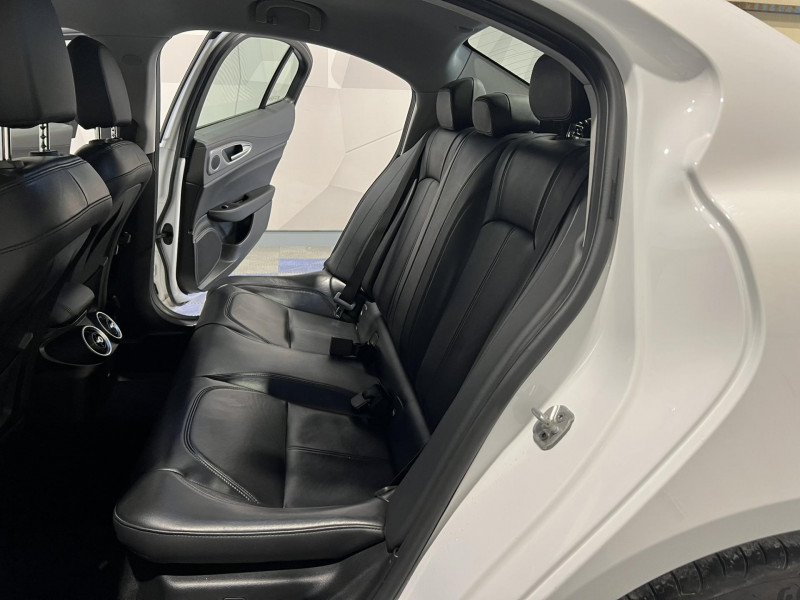 Photo 9 de l'offre de ALFA ROMEO GIULIA 2.2 180 ch Super à 16990€ chez VL Auto