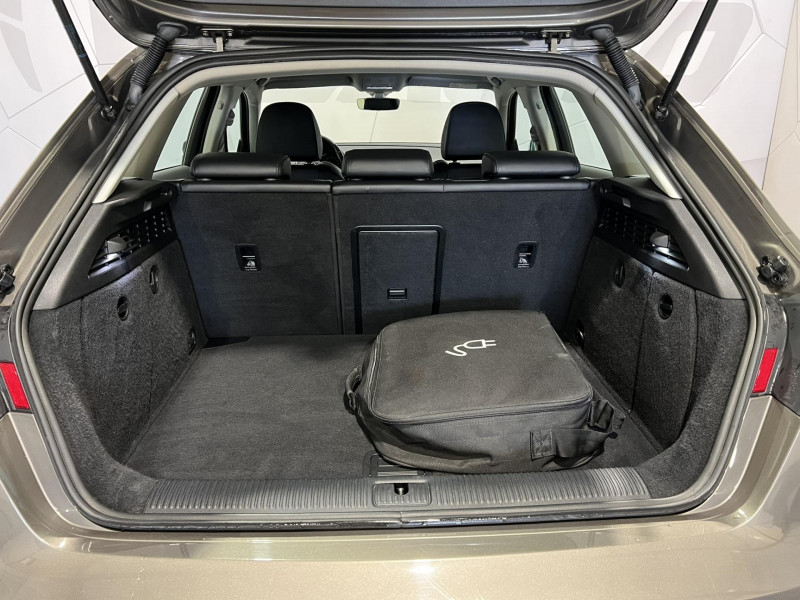 Photo 10 de l'offre de AUDI A3 SPORTBACK 1.4 TFSI e-tron 204 Ambition Luxe S tronic 6 à 13990€ chez VL Auto