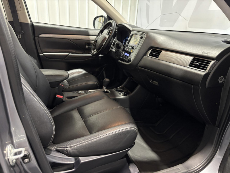 Photo 14 de l'offre de MITSUBISHI OUTLANDER 2.2 DI-D 150 4WD Instyle BVA 7 Places à 16990€ chez VL Auto