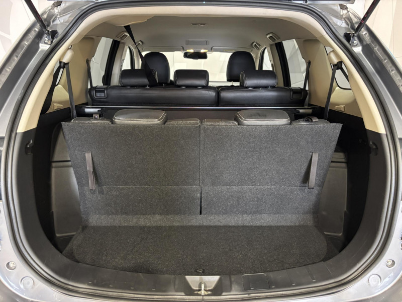 Photo 16 de l'offre de MITSUBISHI OUTLANDER 2.2 DI-D 150 4WD Instyle BVA 7 Places à 16990€ chez VL Auto