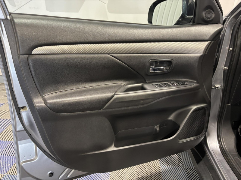 Photo 21 de l'offre de MITSUBISHI OUTLANDER 2.2 DI-D 150 4WD Instyle BVA 7 Places à 16990€ chez VL Auto