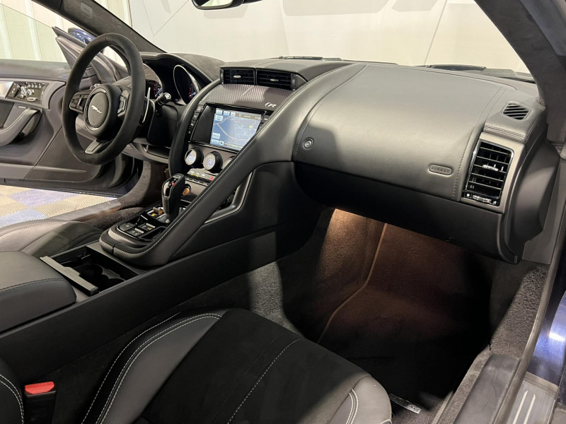 Photo 8 de l'offre de JAGUAR F-TYPE COUPE V8 R 5.0 550 Suralimenté BVA à 64990€ chez VL Auto