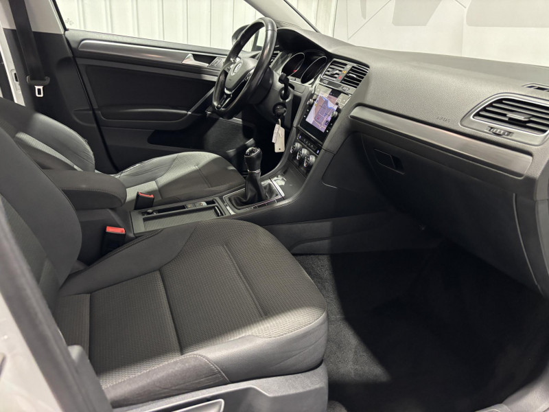 Photo 13 de l'offre de VOLKSWAGEN GOLF 1.0 TSI 115 BVM6 Confortline à 13990€ chez VL Auto