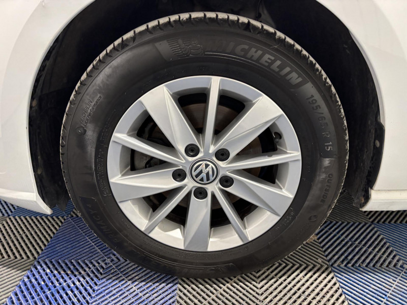 Photo 17 de l'offre de VOLKSWAGEN GOLF 1.0 TSI 115 BVM6 Confortline à 13990€ chez VL Auto