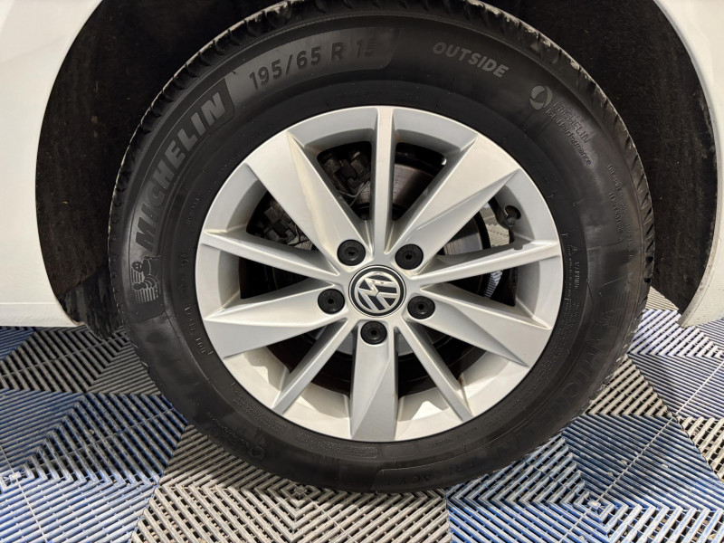 Photo 18 de l'offre de VOLKSWAGEN GOLF 1.0 TSI 115 BVM6 Confortline à 13990€ chez VL Auto