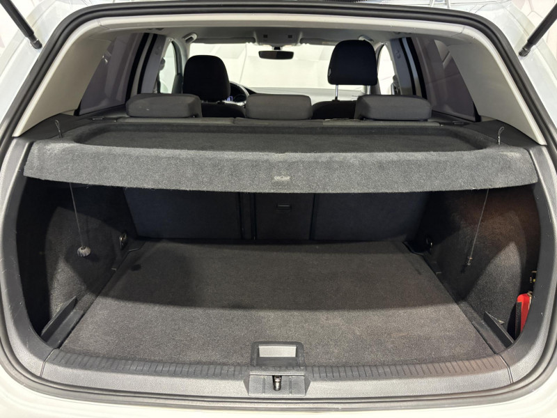 Photo 14 de l'offre de VOLKSWAGEN GOLF 1.0 TSI 115 BVM6 Confortline à 13990€ chez VL Auto
