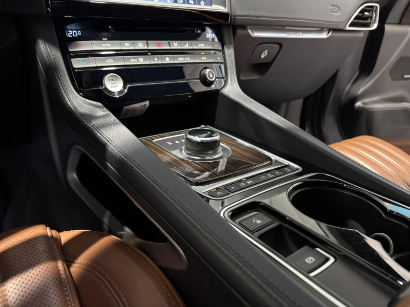 Photo 9 de l'offre de JAGUAR F-PACE 2.0 D - 180 ch AWD BVA8 Prestige à 21990€ chez VL Auto