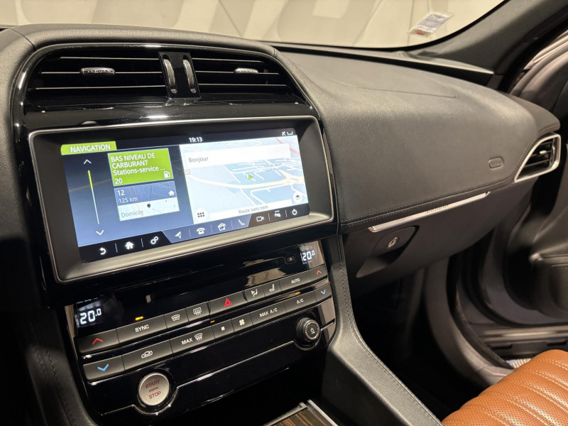 Photo 10 de l'offre de JAGUAR F-PACE 2.0 D - 180 ch AWD BVA8 Prestige à 21990€ chez VL Auto