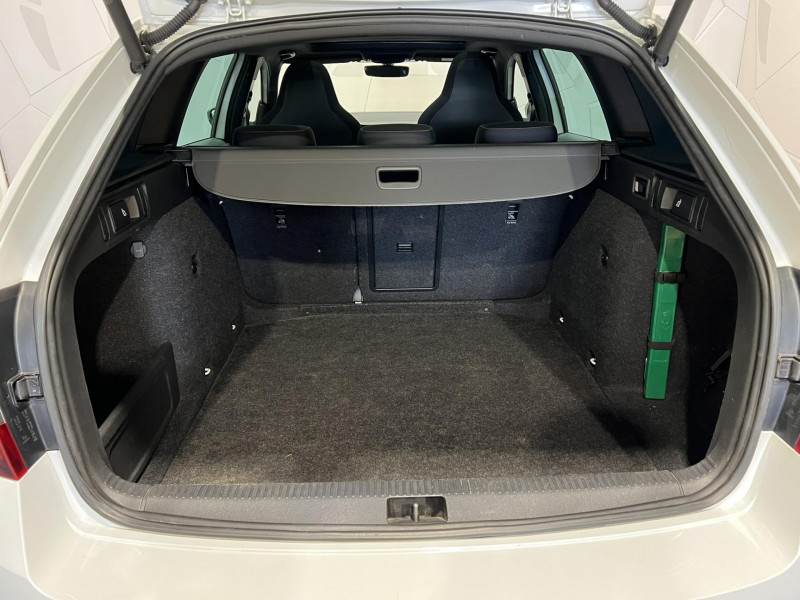 Photo 10 de l'offre de SKODA Octavia combi 2.0 TSI 245 ch DSG7 RS à 22990€ chez VL Auto