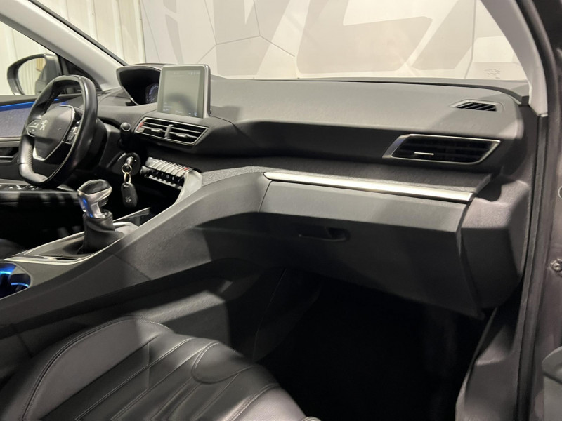 Photo 8 de l'offre de PEUGEOT 5008  BlueHDi 130ch S&S BVM6 Allure 5 Places à 15490€ chez VL Auto