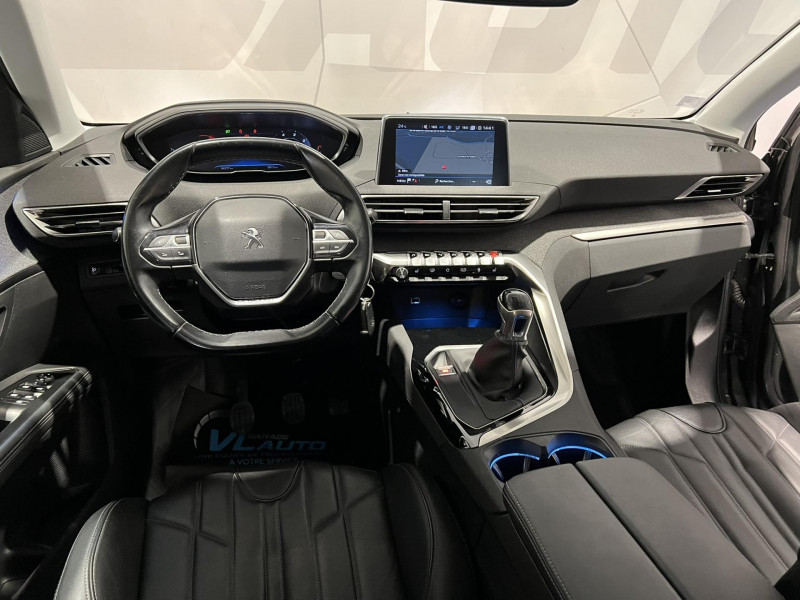Photo 16 de l'offre de PEUGEOT 5008  BlueHDi 130ch S&S BVM6 Allure 5 Places à 15490€ chez VL Auto