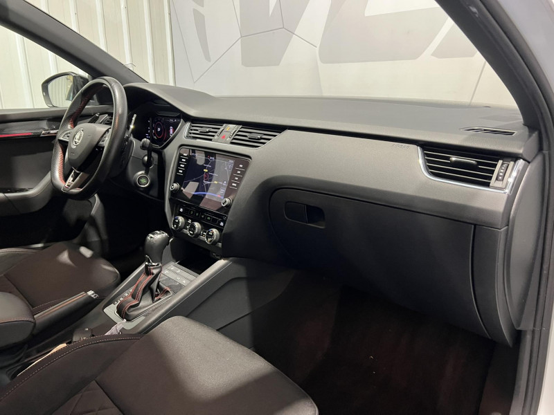 Photo 8 de l'offre de SKODA Octavia combi 2.0 TSI 245 ch DSG7 RS à 22990€ chez VL Auto