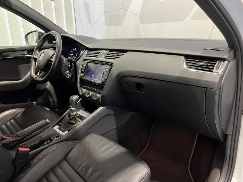 Photo 8 de l'offre de SKODA OCTAVIA COMBI 2.0 TSI 230 ch DSG6 RS 230 à 17490€ chez VL Auto
