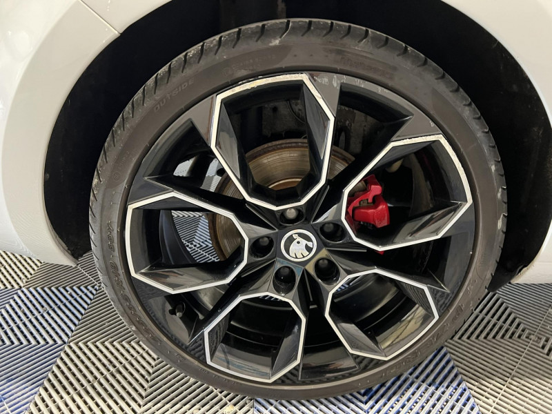 Photo 19 de l'offre de SKODA OCTAVIA COMBI 2.0 TSI 230 ch DSG6 RS 230 à 17490€ chez VL Auto