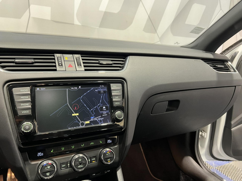 Photo 13 de l'offre de SKODA OCTAVIA COMBI 2.0 TSI 230 ch DSG6 RS 230 à 17490€ chez VL Auto