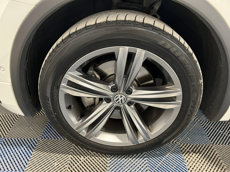 Photo 22 de l'offre de VOLKSWAGEN TIGUAN 2.0 TDI 190 DSG7 4Motion Carat Exclusive + pack R line  à 27990€ chez VL Auto