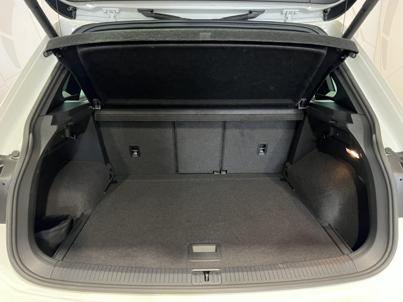 Photo 10 de l'offre de VOLKSWAGEN TIGUAN 2.0 TDI 190 DSG7 4Motion Carat Exclusive + pack R line  à 27990€ chez VL Auto