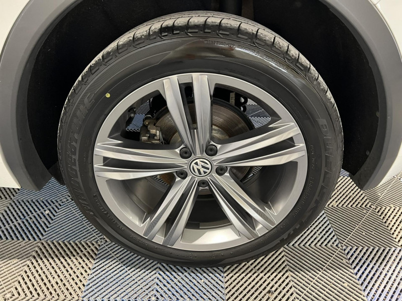Photo 21 de l'offre de VOLKSWAGEN TIGUAN 2.0 TDI 190 DSG7 4Motion Carat Exclusive + pack R line  à 27990€ chez VL Auto