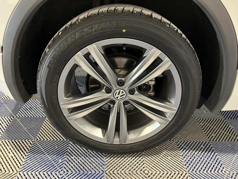 Photo 19 de l'offre de VOLKSWAGEN TIGUAN 2.0 TDI 190 DSG7 4Motion Carat Exclusive + pack R line  à 27990€ chez VL Auto