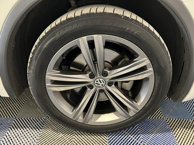 Photo 20 de l'offre de VOLKSWAGEN TIGUAN 2.0 TDI 190 DSG7 4Motion Carat Exclusive + pack R line  à 27990€ chez VL Auto