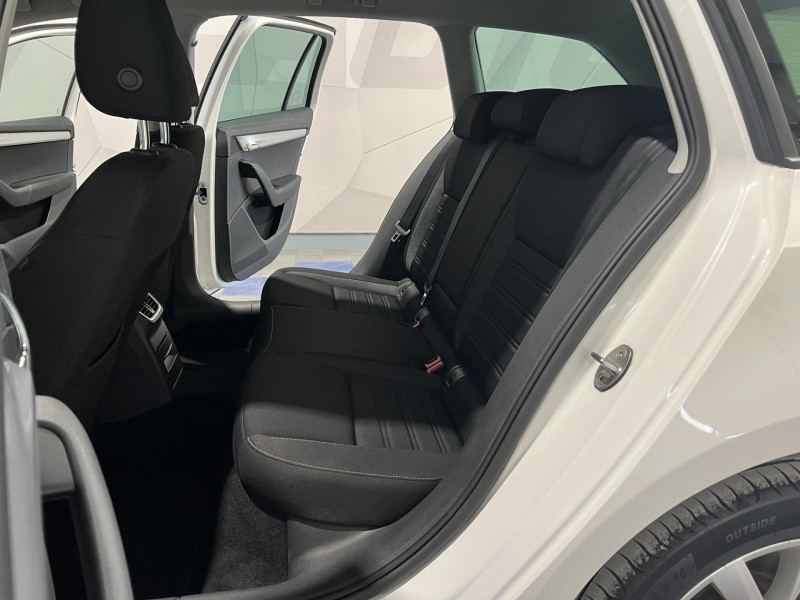 Photo 9 de l'offre de SKODA Octavia combi 2.0 TDI 150 ch CR FAP 4x4 Business à 12490€ chez VL Auto