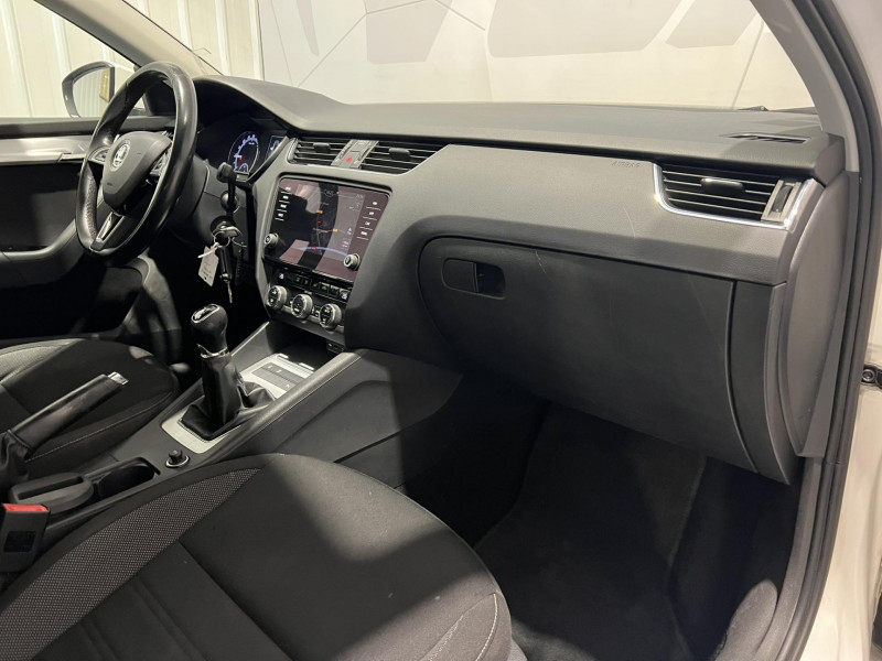 Photo 8 de l'offre de SKODA Octavia combi 2.0 TDI 150 ch CR FAP 4x4 Business à 12490€ chez VL Auto