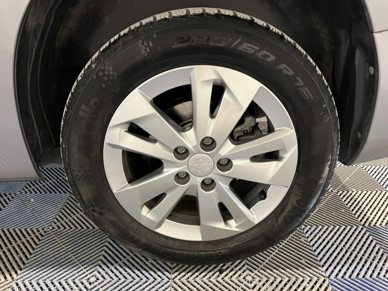 Photo 19 de l'offre de PEUGEOT PARTNER FOURGON  STANDARD 650 KG BLUEHDI 130 S&S EAT8 ASPHALT à 14990€ chez VL Auto