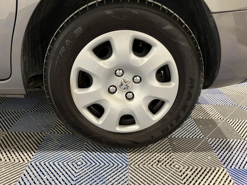 Photo 17 de l'offre de PEUGEOT PARTNER 1.6 HDi FAP - 92  Tepee Loisirs à 10990€ chez VL Auto