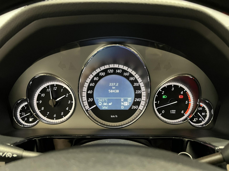 Photo 11 de l'offre de MERCEDES-BENZ CLASSE E 350 CDI BlueEfficiency Avantgarde Executive 4-Matic BVA à 20990€ chez VL Auto