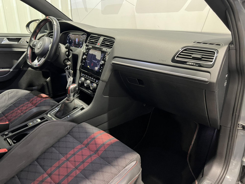 Photo 8 de l'offre de VOLKSWAGEN GOLF 2.0 TSI 290 DSG7 GTI TCR à 27990€ chez VL Auto