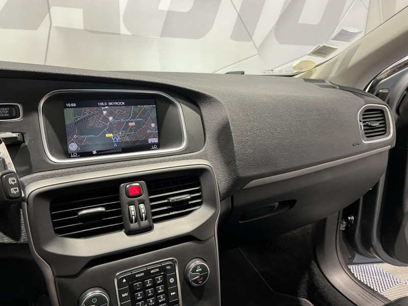 Photo 12 de l'offre de VOLVO V40 D2 120 ch Business à 11490€ chez VL Auto