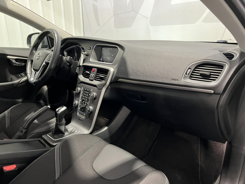 Photo 8 de l'offre de VOLVO V40 D2 120 ch Business à 11490€ chez VL Auto
