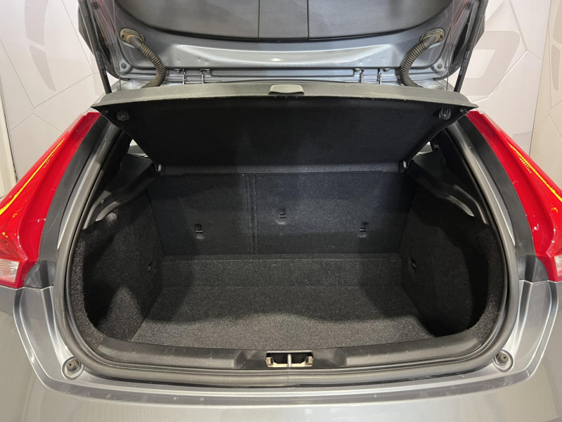 Photo 10 de l'offre de VOLVO V40 D2 120 ch Business à 11490€ chez VL Auto