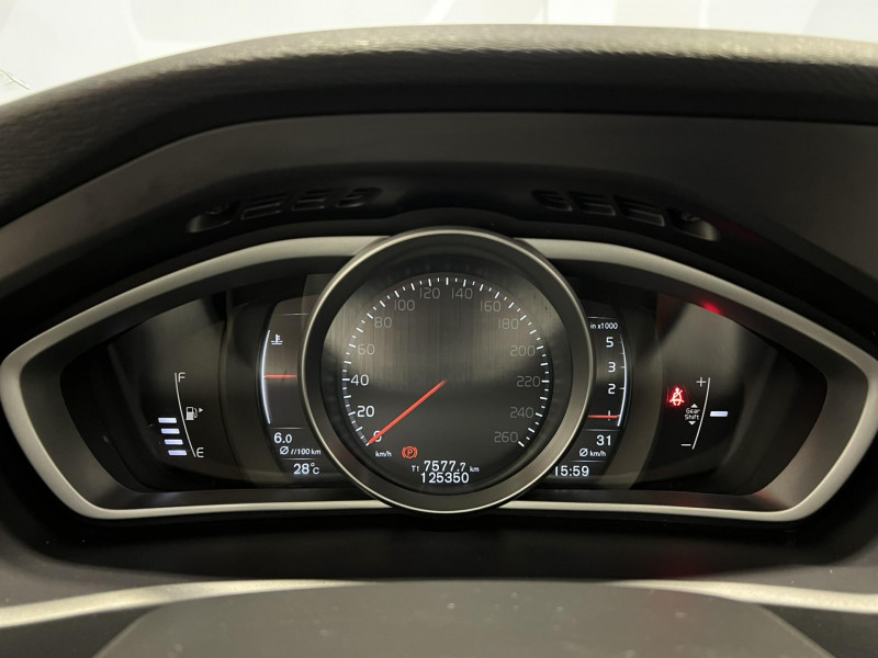 Photo 11 de l'offre de VOLVO V40 D2 120 ch Business à 11490€ chez VL Auto