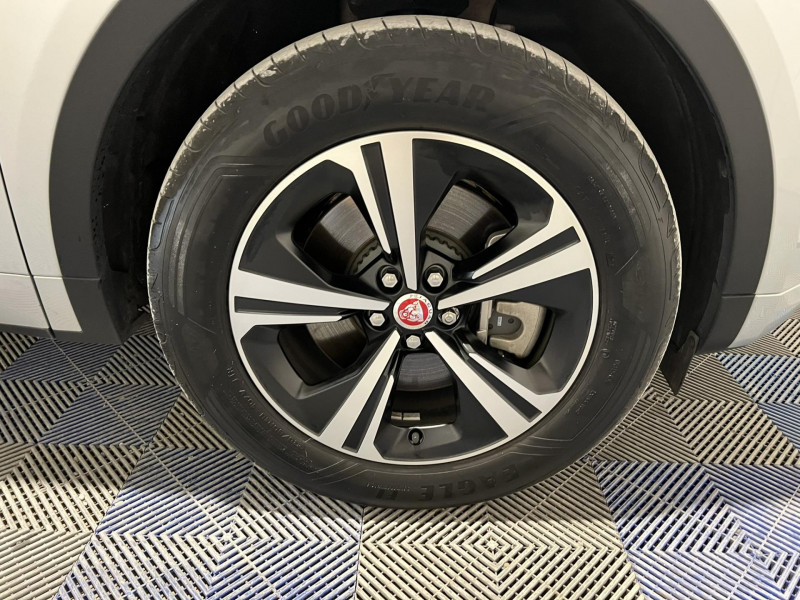 Photo 19 de l'offre de JAGUAR E-PACE P300e ch PHEV AWD BVA R-Dynamic SE à 38490€ chez VL Auto