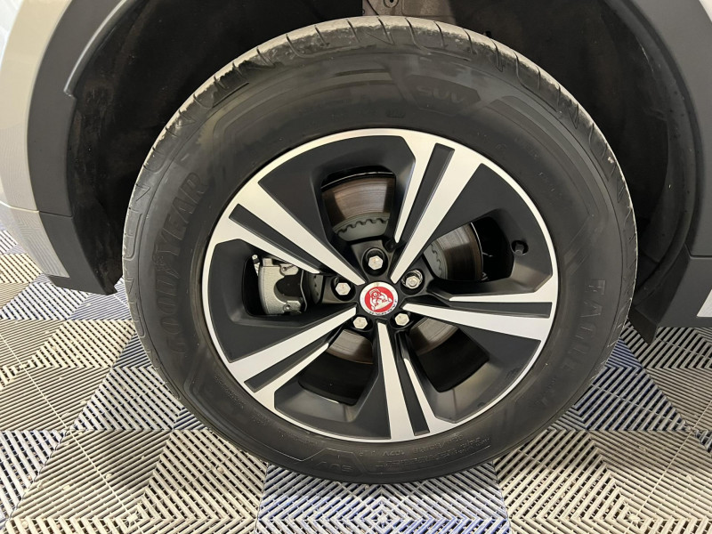 Photo 18 de l'offre de JAGUAR E-PACE P300e ch PHEV AWD BVA R-Dynamic SE à 38490€ chez VL Auto