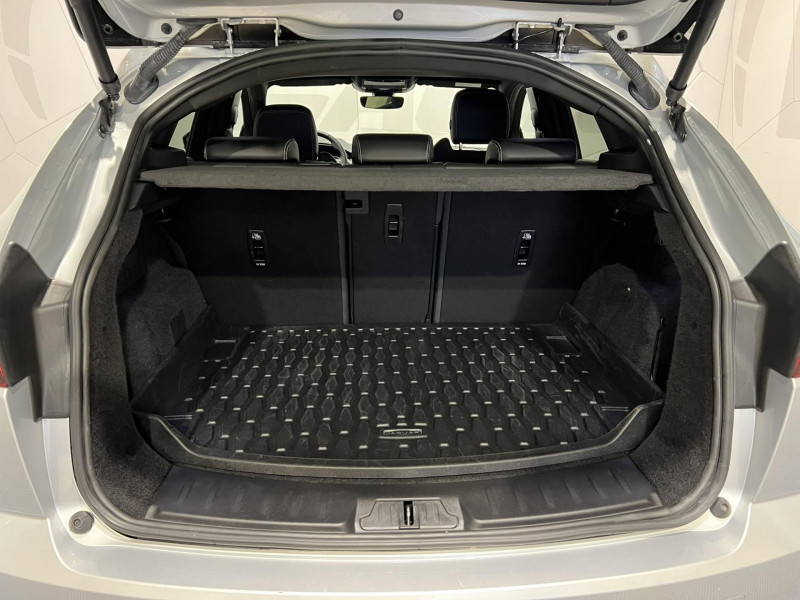 Photo 10 de l'offre de JAGUAR E-PACE P300e ch PHEV AWD BVA R-Dynamic SE à 38490€ chez VL Auto