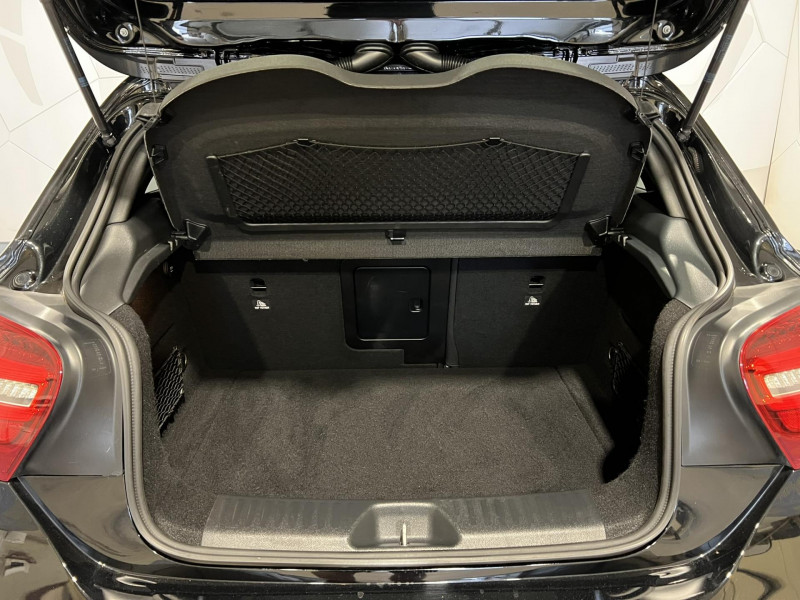 Photo 10 de l'offre de MERCEDES-BENZ CLASSE A 250 Sport 7G-DCT 4-Matic Version Sport à 21990€ chez VL Auto