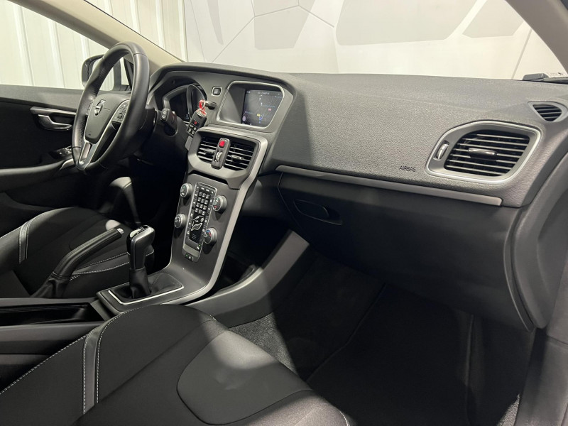 Photo 8 de l'offre de VOLVO V40 D2 AdBlue 120 ch Momentum à 14490€ chez VL Auto