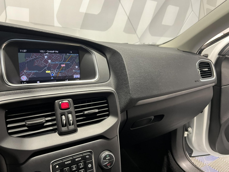 Photo 12 de l'offre de VOLVO V40 D2 AdBlue 120 ch Momentum à 14490€ chez VL Auto