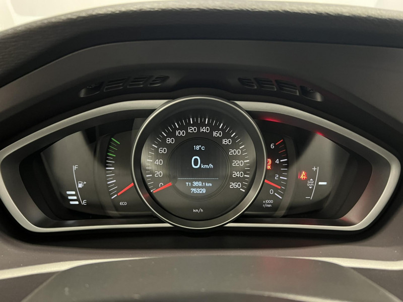 Photo 11 de l'offre de VOLVO V40 D2 AdBlue 120 ch Momentum à 14490€ chez VL Auto