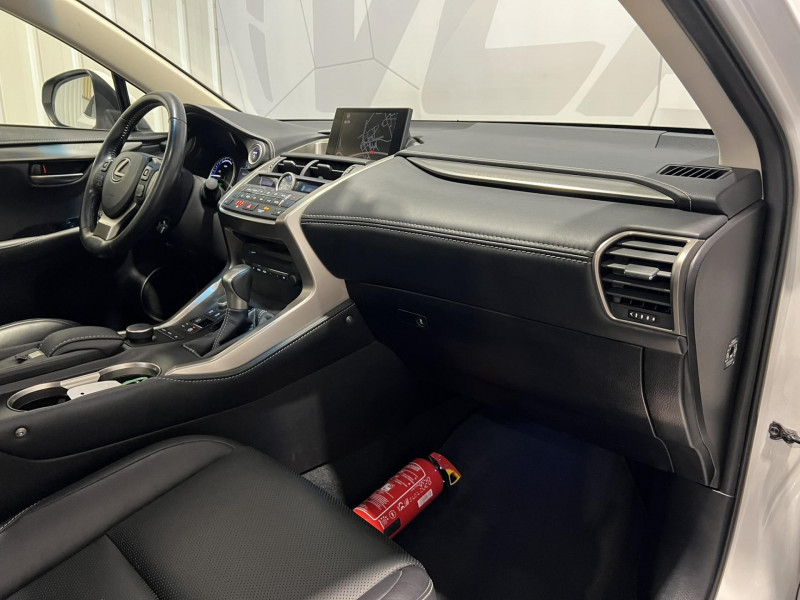 Photo 8 de l'offre de LEXUS NX 300h 2WD E-CVT Luxe à 21990€ chez VL Auto